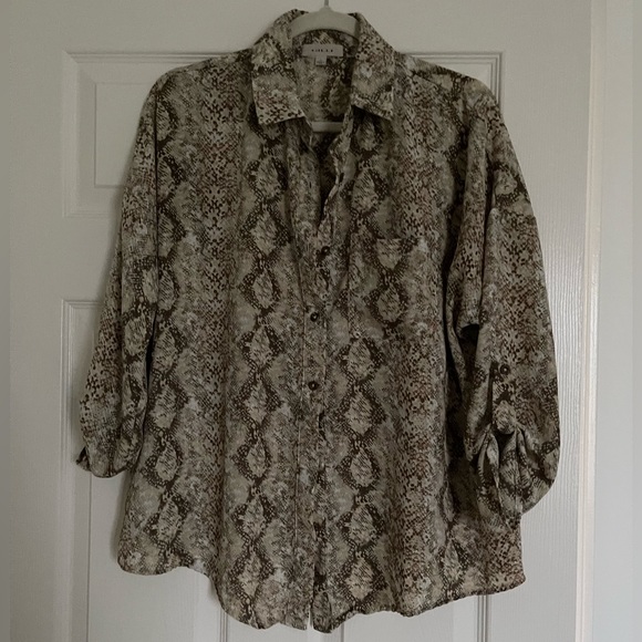 Snake print button up blouse 🐍 - Picture 2 of 7